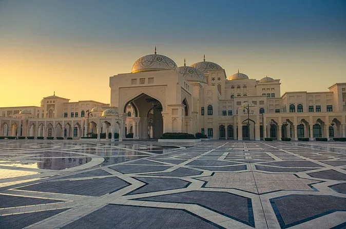 Ab Abu Dhabi: Scheich-Zayid-Moschee, Königspalast & Etihad Tower