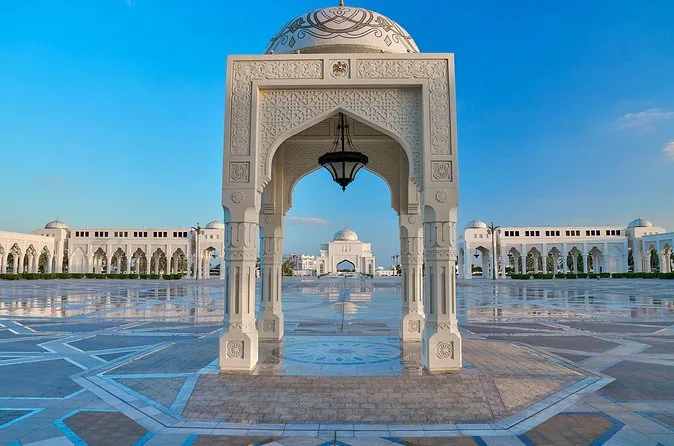 Ab Abu Dhabi: Große Moschee, Qasr Al Watan Palast & Etihad Tower